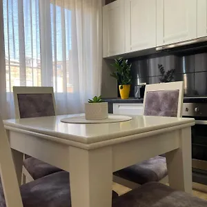 Apartment New Bazaar-apartment 1, Tirana