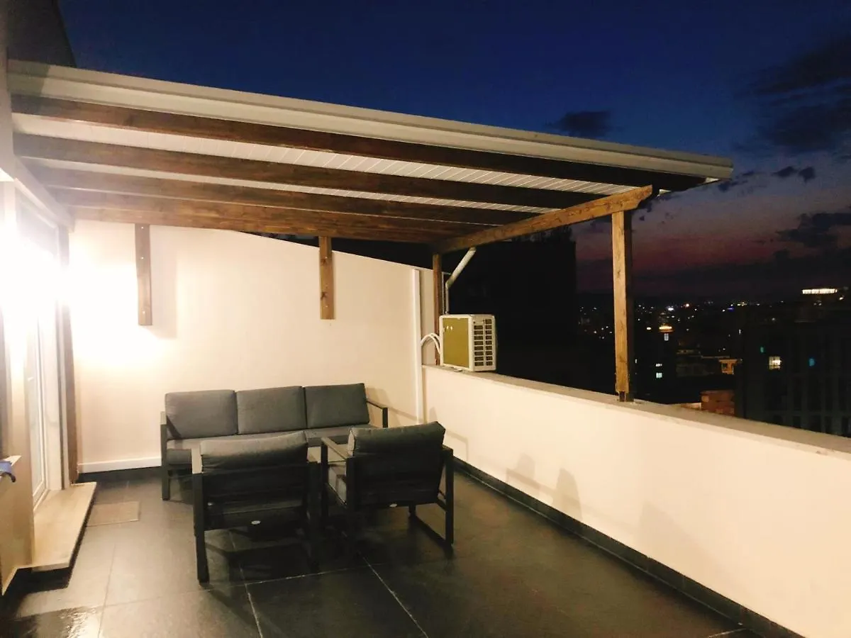 Rooftop Sunset View Apartment Tiran 0*,  Arnavutluk